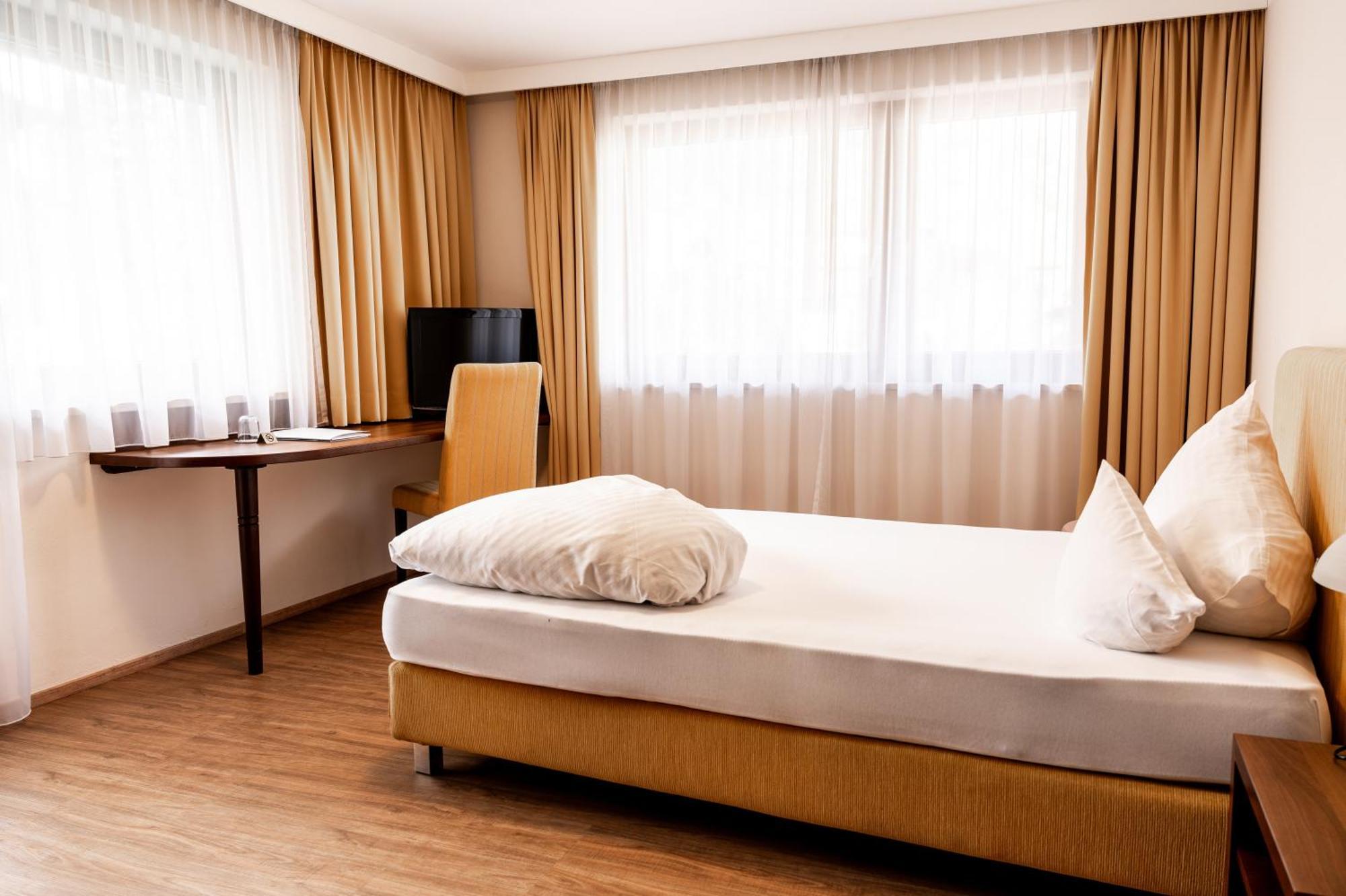 מאיירהופן Hotel Maria Theresia מראה חיצוני תמונה